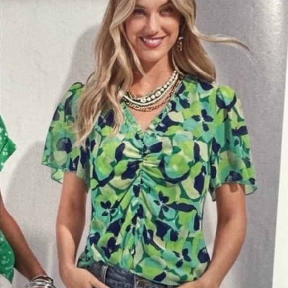 NWOT CAbi Trixie Top Floral Swirl Blue/Green Spring 2022 #6087, size Medium - Picture 3 of 7